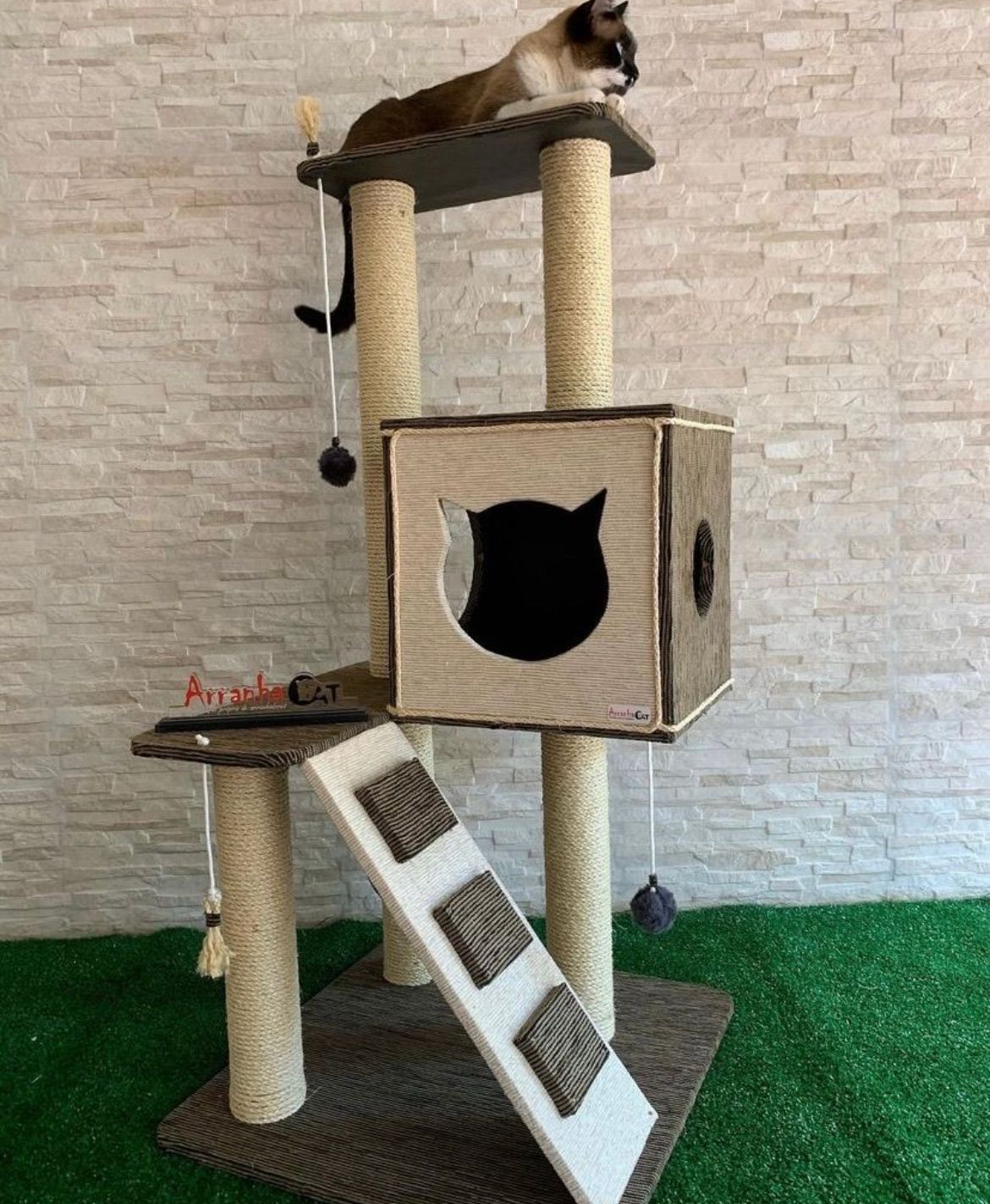 Arranhador Casinha Torre com Escada – Marrom