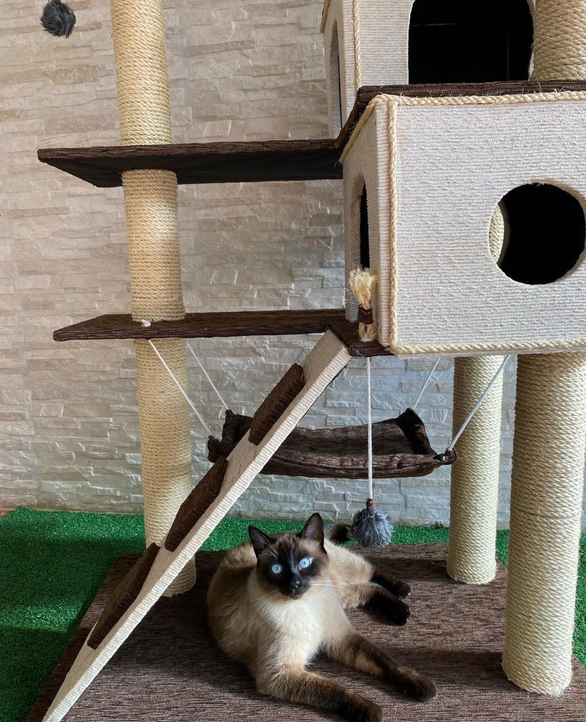 Arranhador Casinha Castelo com Rede – Marrom